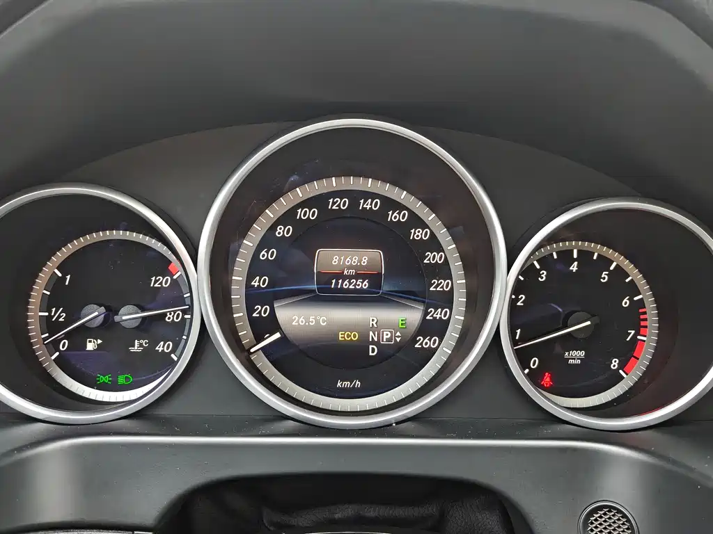 Mercedes-Benz E-Class — миниатюра 10