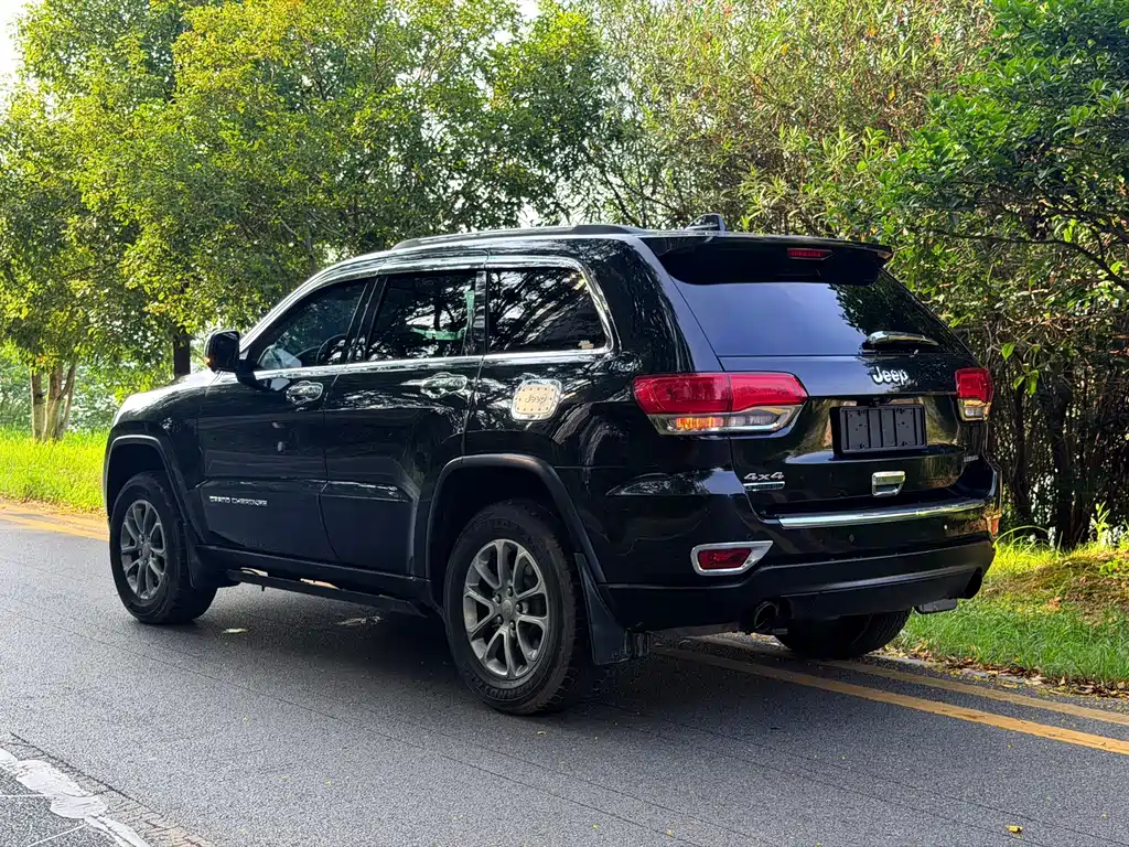 Jeep Grand Cherokee (Import) — миниатюра 3