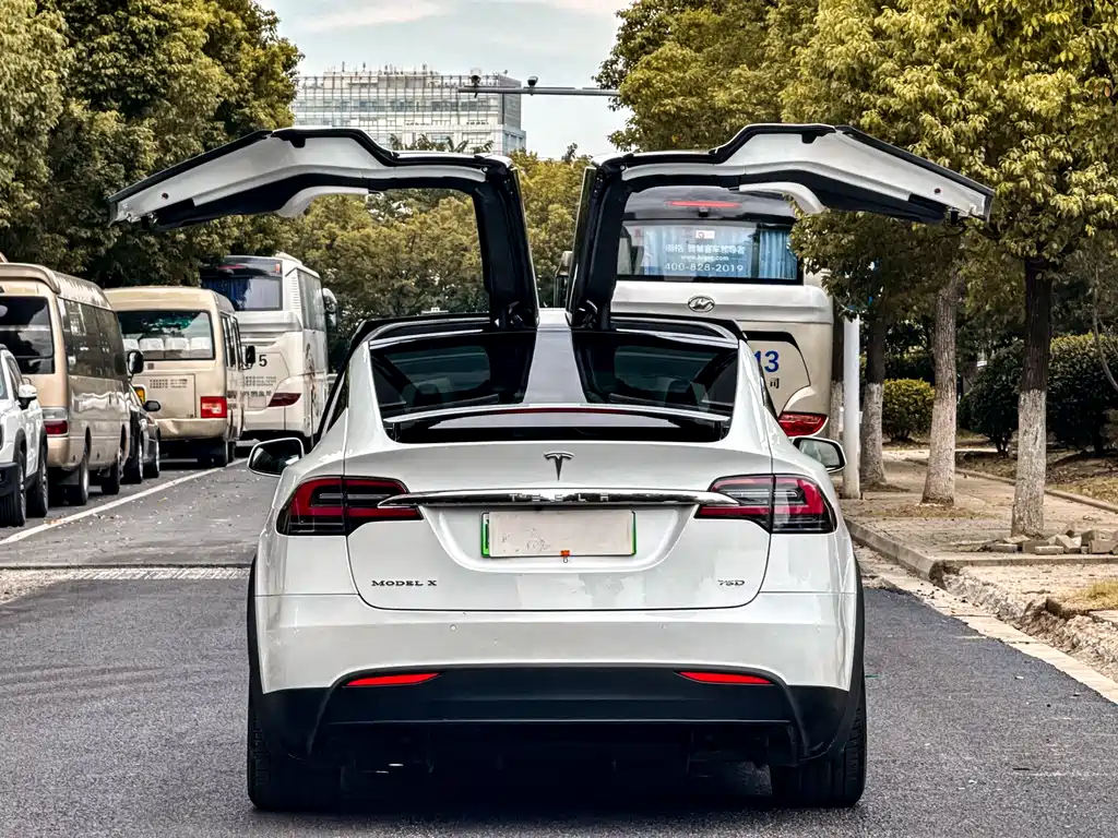 TESLA MODEL X