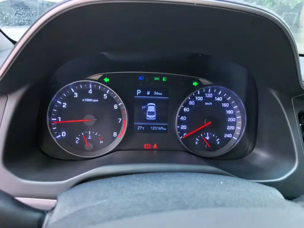 Hyundai Elantra — миниатюра 12