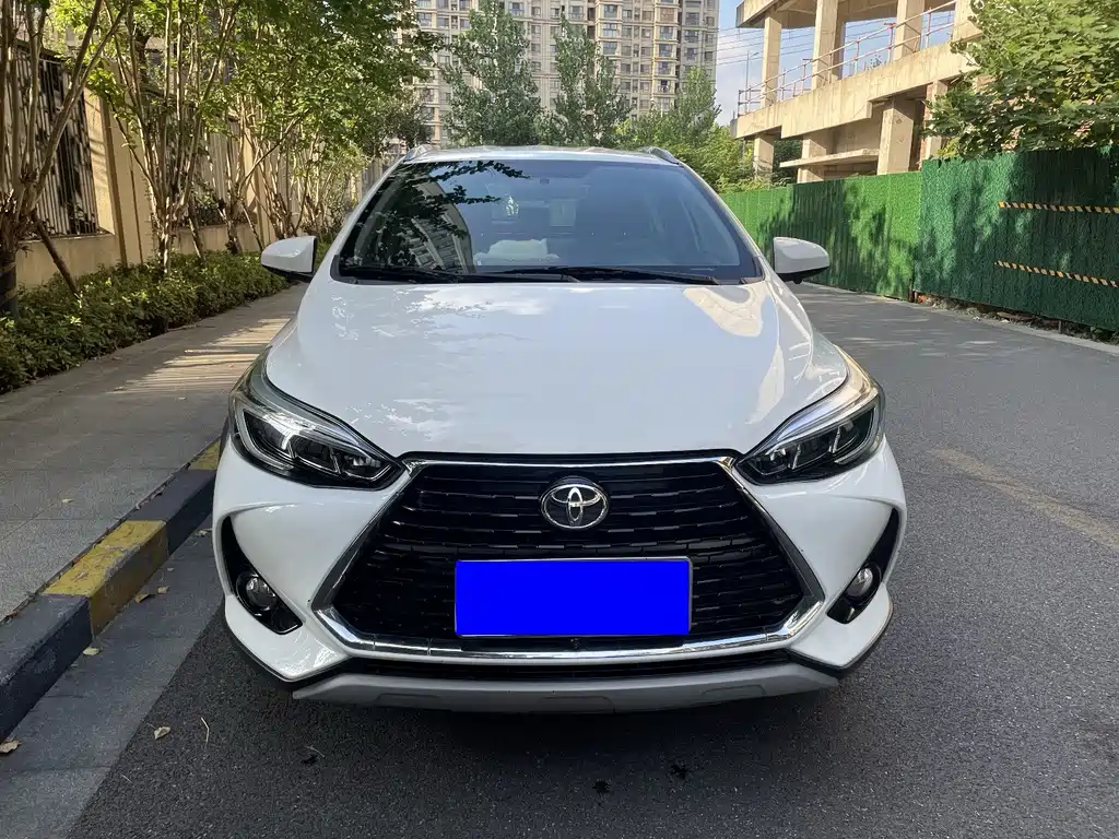 Toyota Yaris L — миниатюра 2