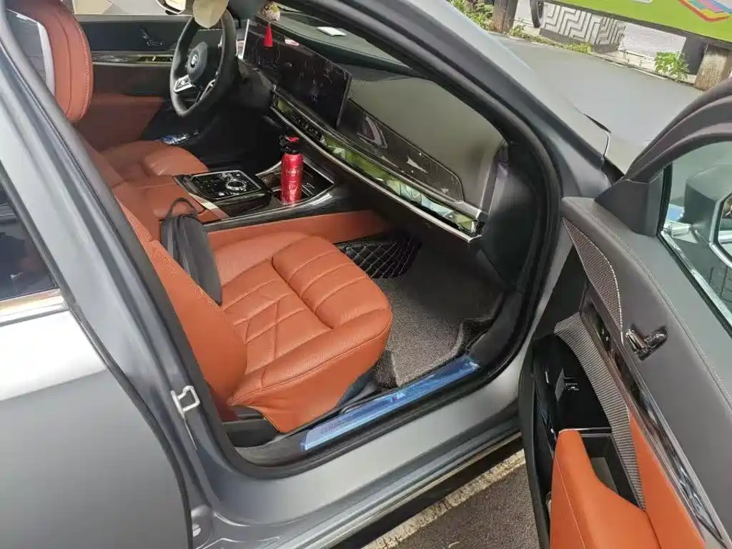 BMW 7 Series — миниатюра 6