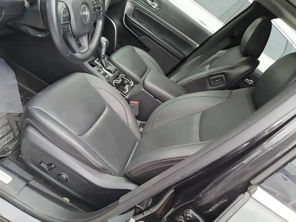 Jeep Commander — миниатюра 15