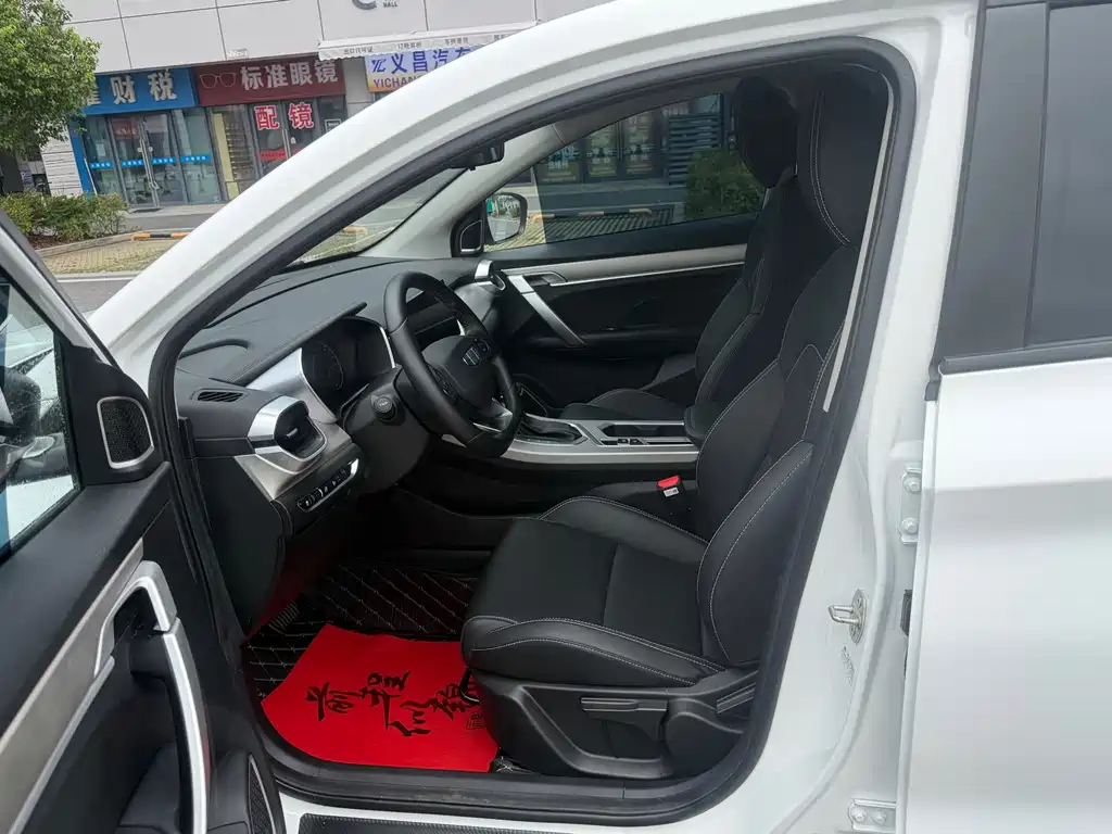 Geely Binyue - фото 6