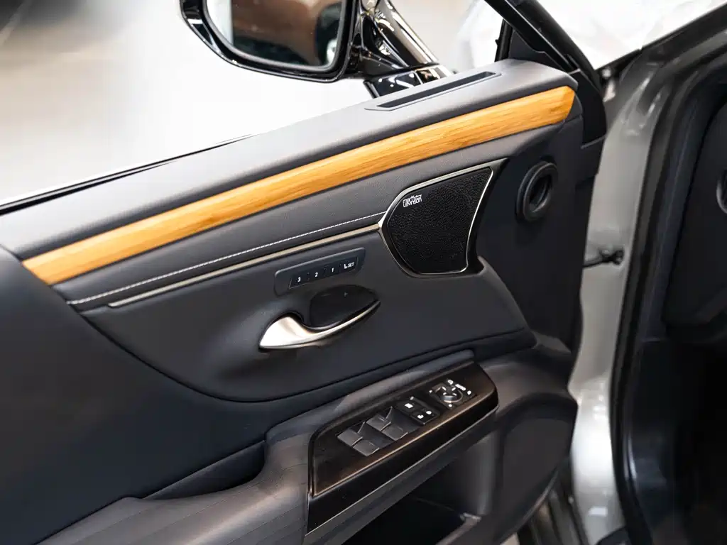 Lexus ES — миниатюра 21
