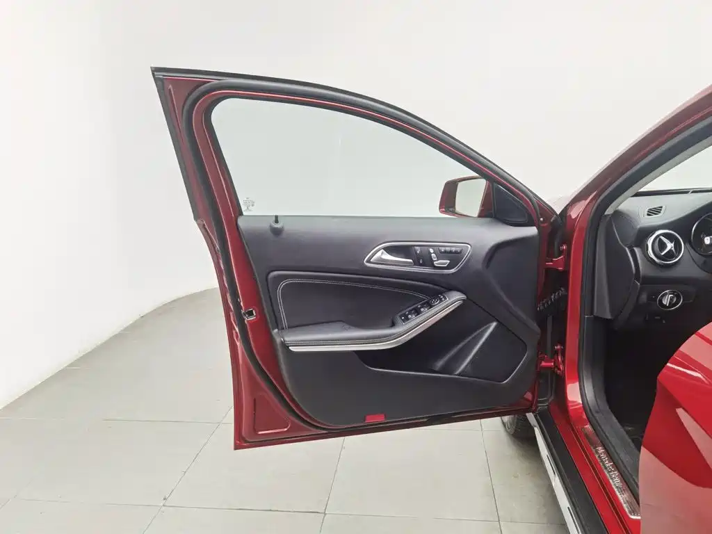 Mercedes-Benz GLA — миниатюра 8