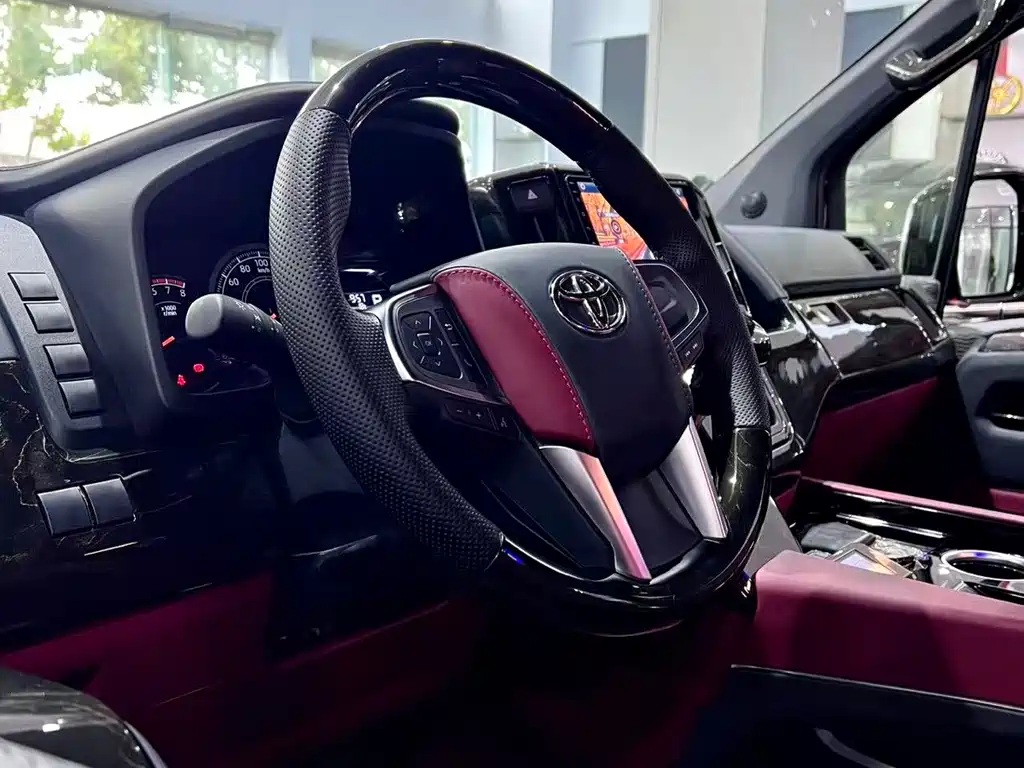 Toyota HiAce 2025 3.5L AT