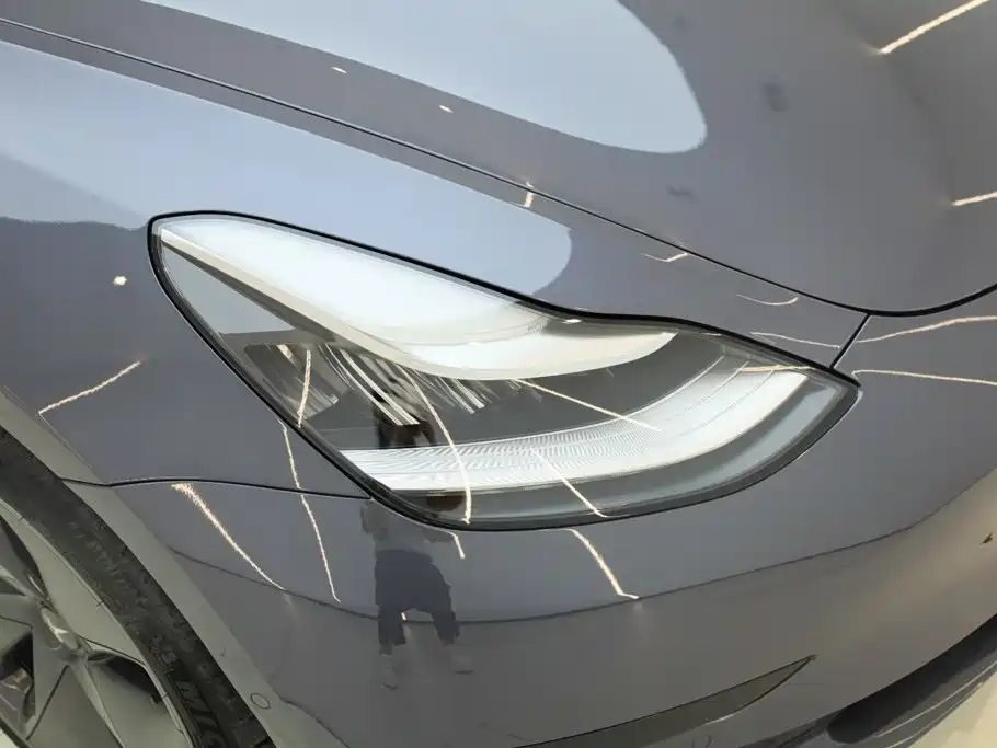 Tesla Model 3 — миниатюра 10
