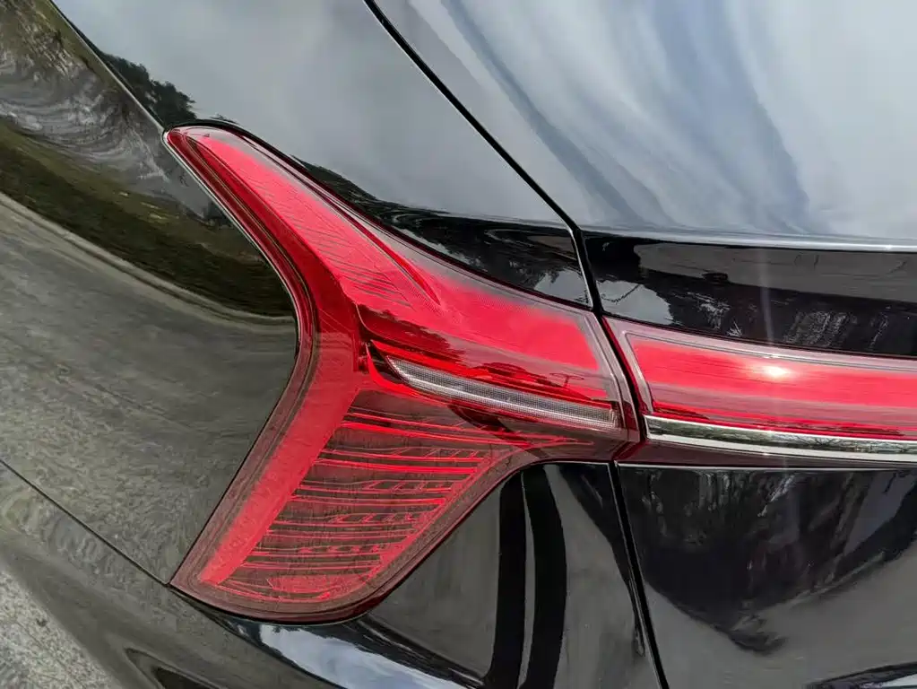 Hongqi Hongqi H5 — миниатюра 14