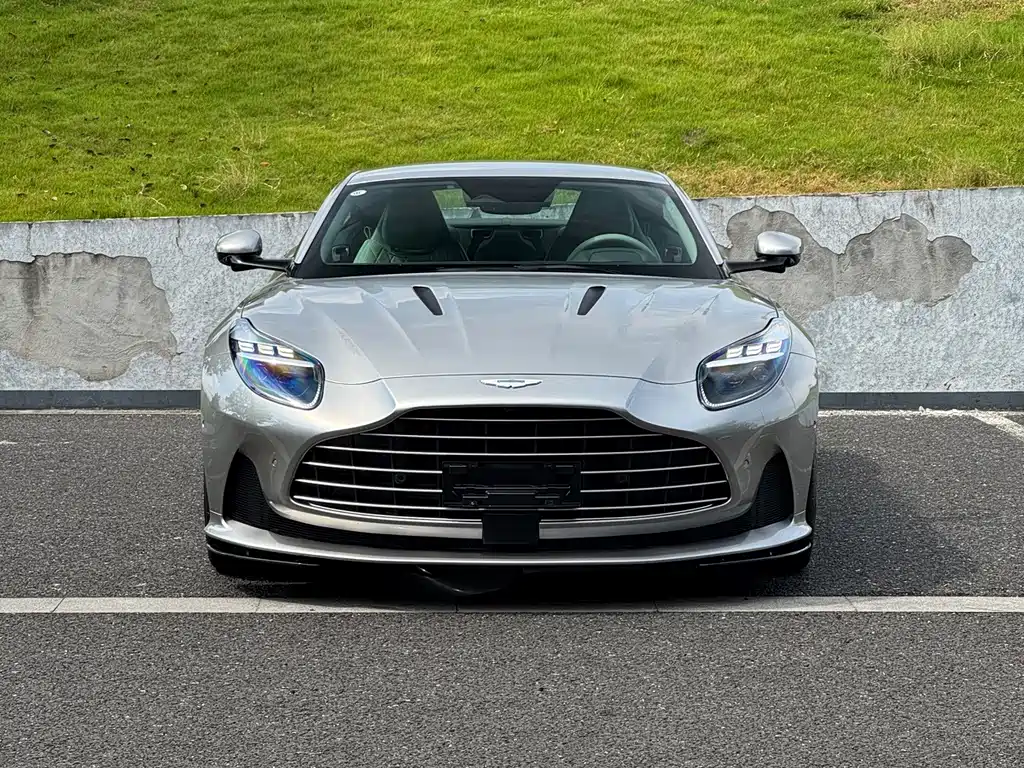 Aston Martin DB12 — миниатюра 3