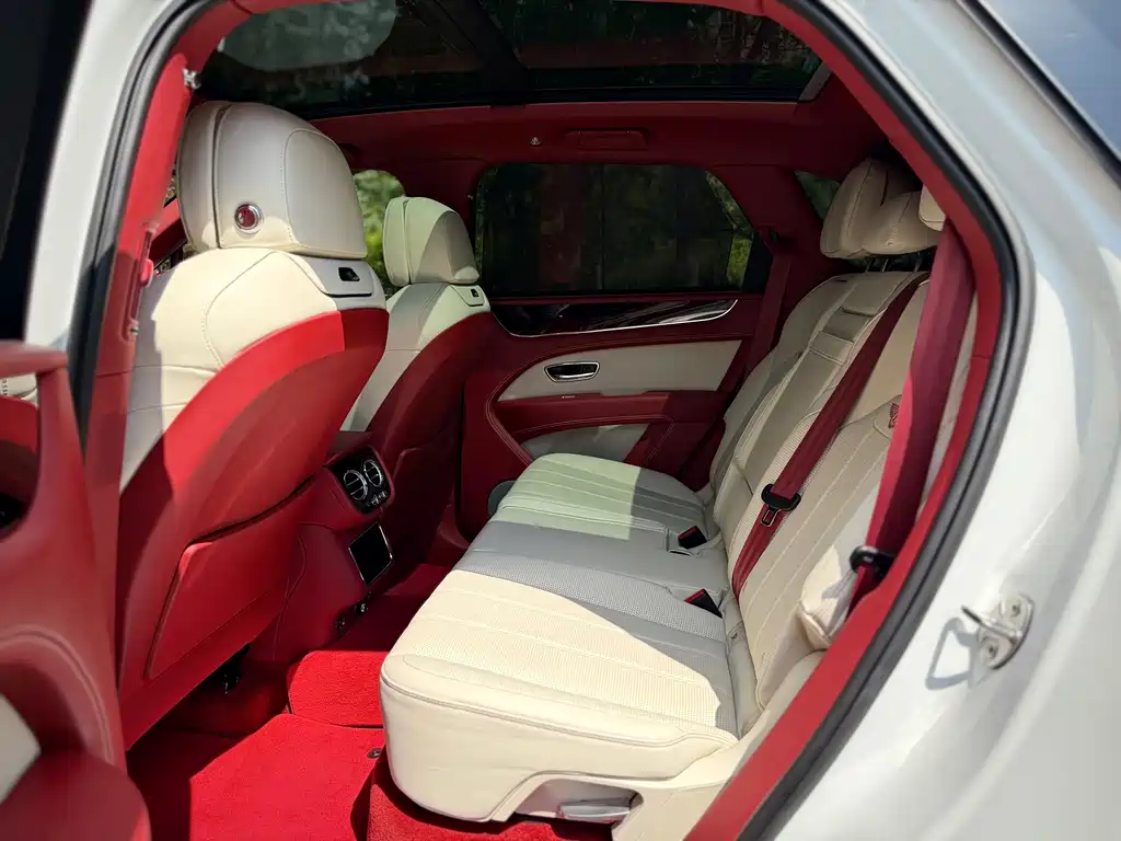 Bentley Bentayga — миниатюра 14