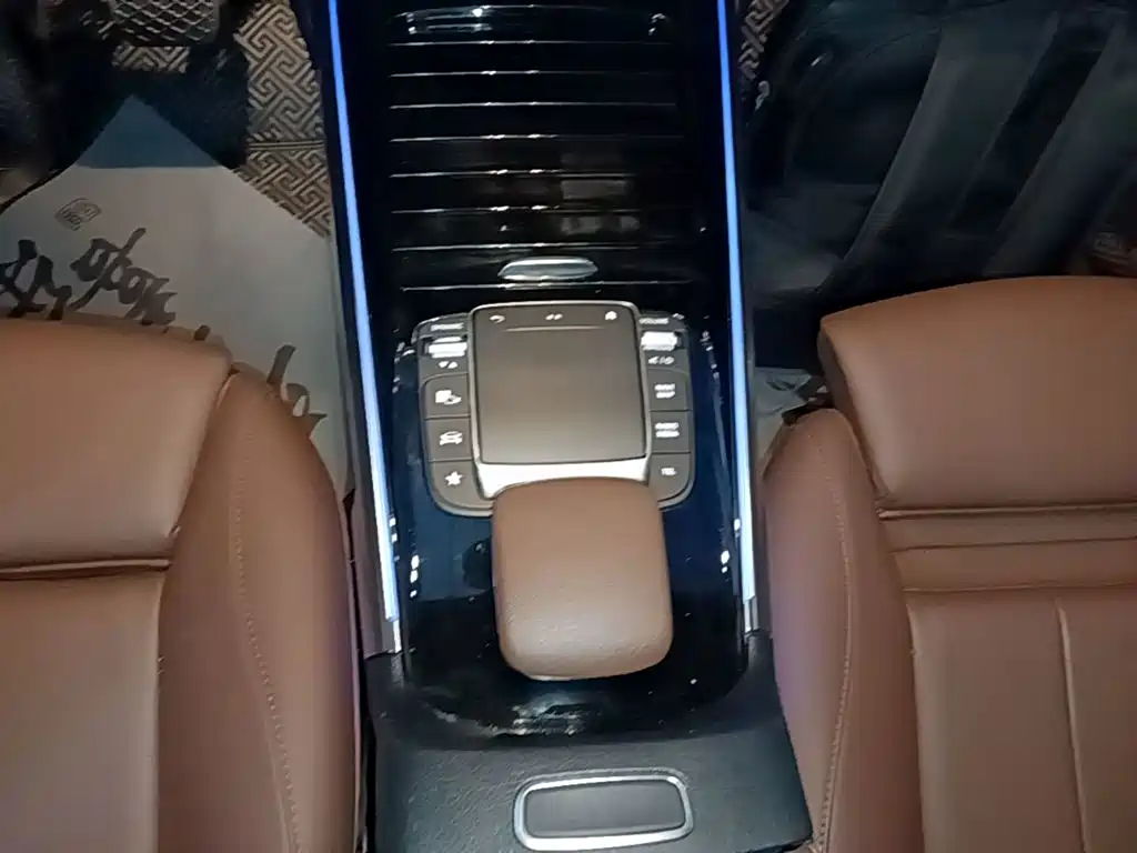 Mercedes-Benz GLB — миниатюра 14