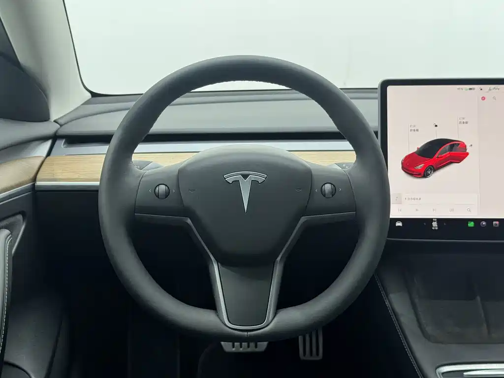 Tesla Model 3 — миниатюра 12