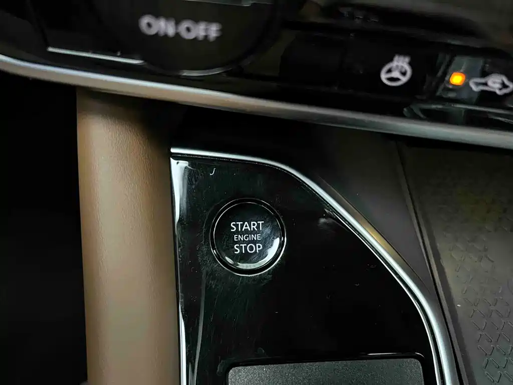 NISSAN EXPLORING THE LAND