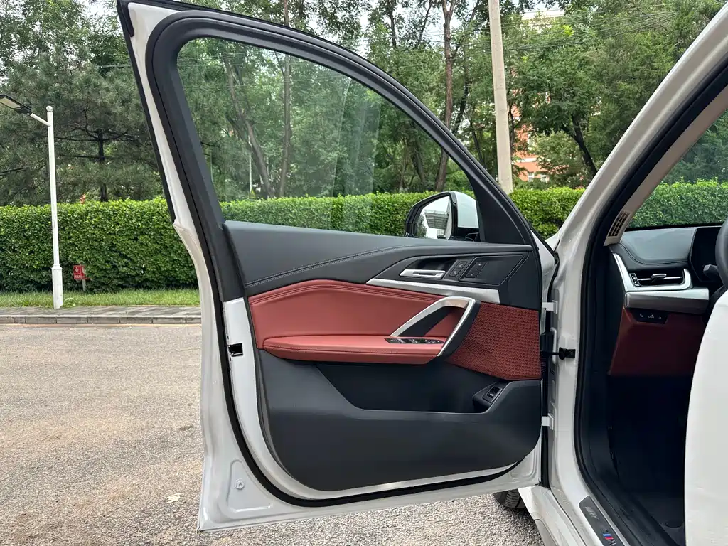 BMW iX1 — миниатюра 15