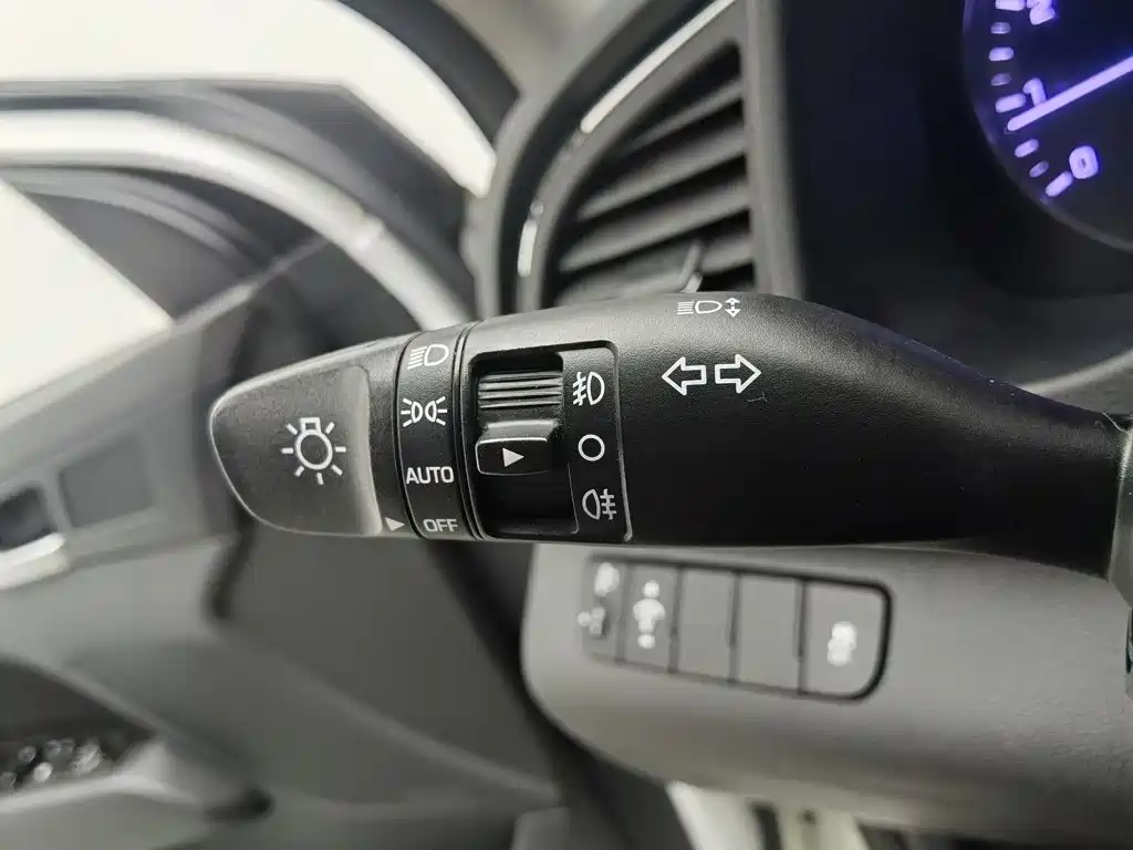 Hyundai Elantra — миниатюра 21