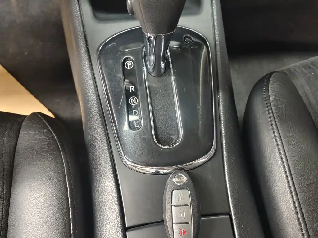 Nissan Tiida — миниатюра 12