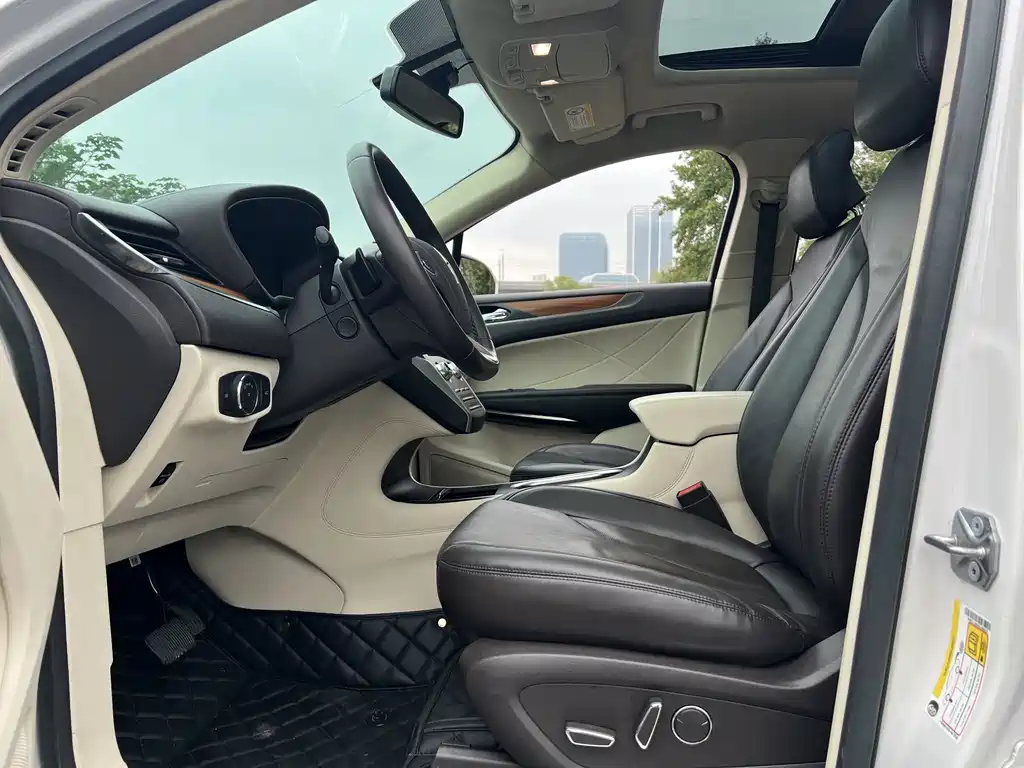 Lincoln MKC — миниатюра 9