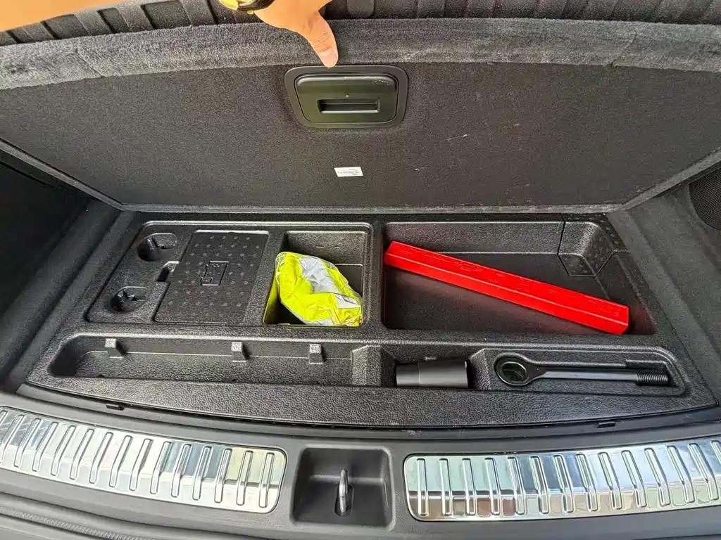 Li Auto Li L8 — миниатюра 20