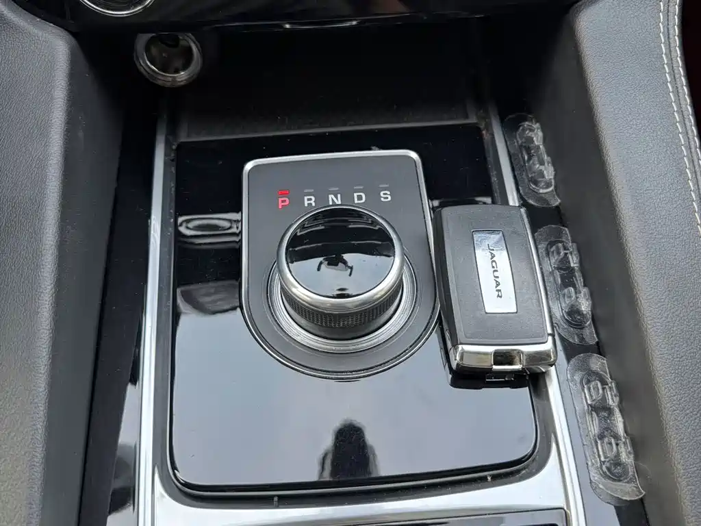 Jaguar F-PACE — миниатюра 7