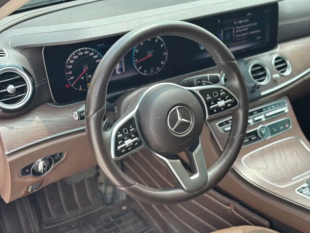 Mercedes-Benz E-Class — миниатюра 6