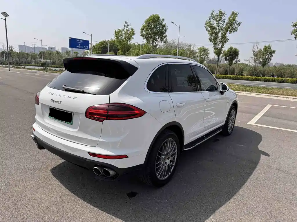 Porsche Cayenne Hybrid — миниатюра 5
