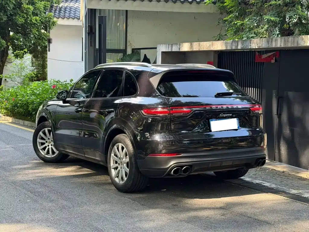 Porsche Cayenne — миниатюра 5