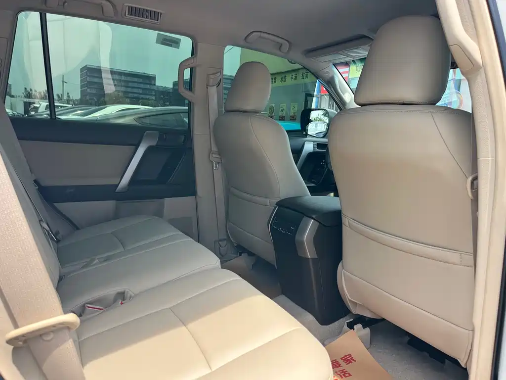 Toyota Land Cruiser Prado 2010 2.7L AT Standard