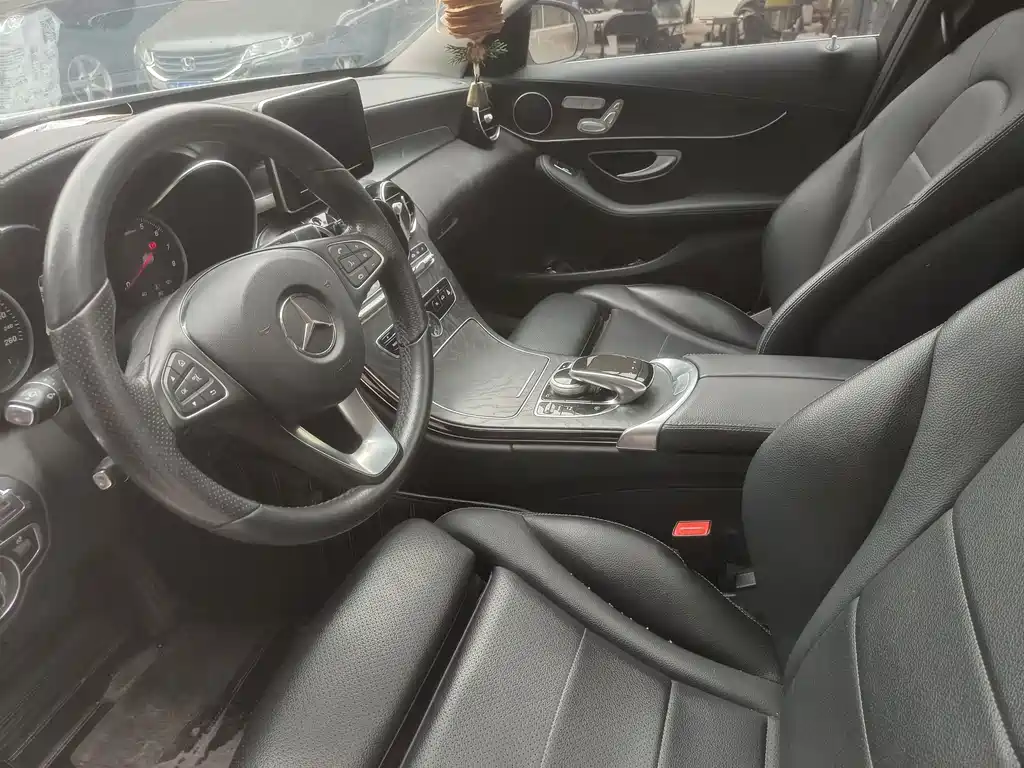 Mercedes-Benz C-Class — миниатюра 6