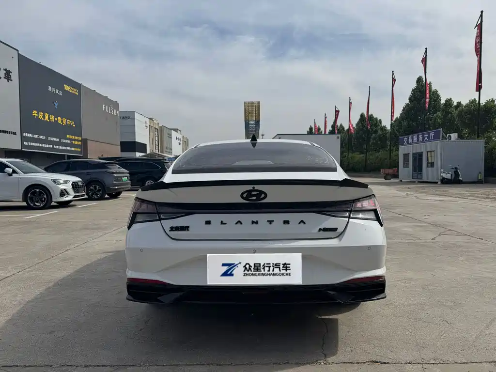 Hyundai Elantra 2021 1.5L CVT LUX Luxury