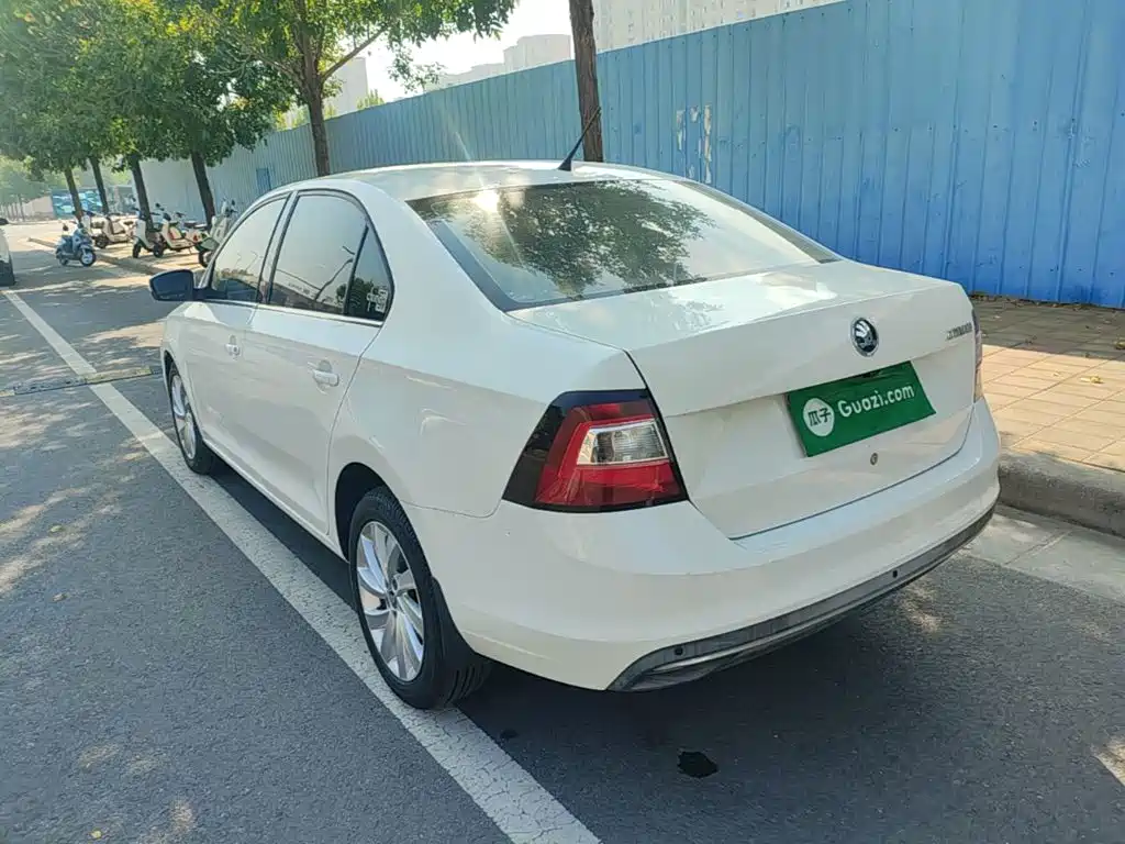 Skoda Rapid — миниатюра 5