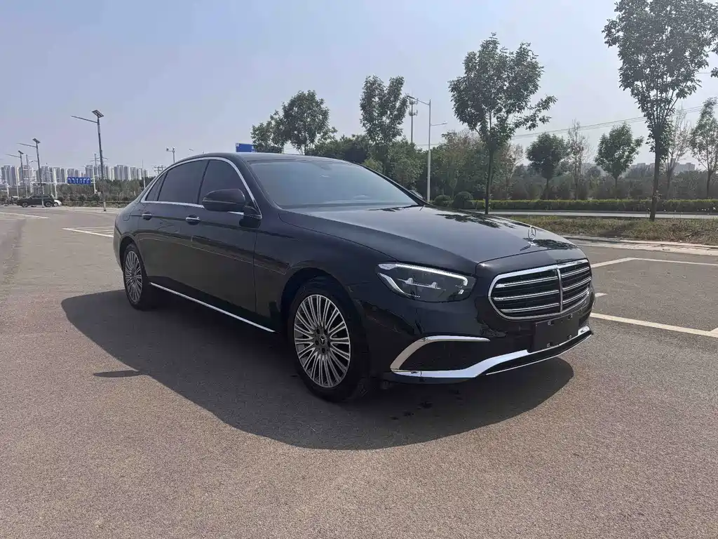 Mercedes-Benz E-Class — миниатюра 3