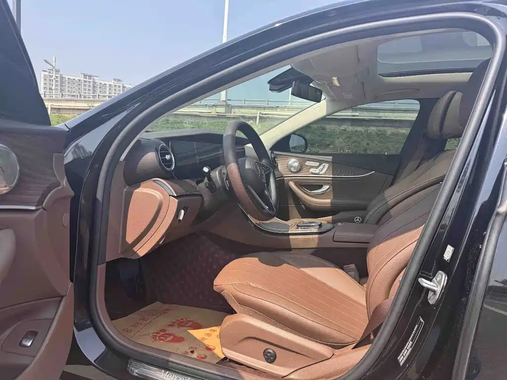 Mercedes-Benz E-Class — миниатюра 15