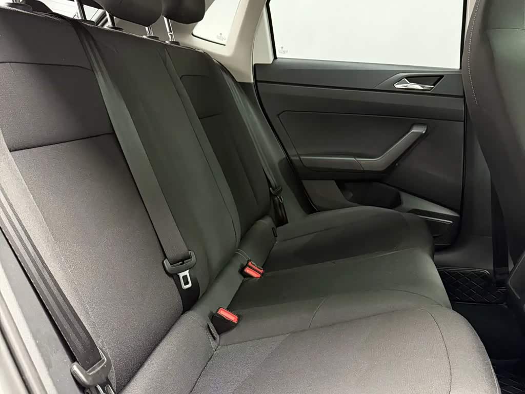 Volkswagen Polo 1.5 л 2023 г. Белый, пробег 22000 км