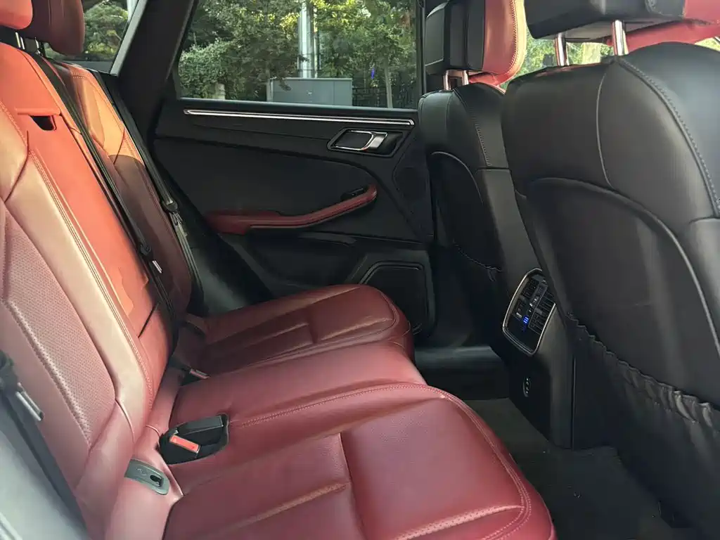 Porsche Macan — миниатюра 16