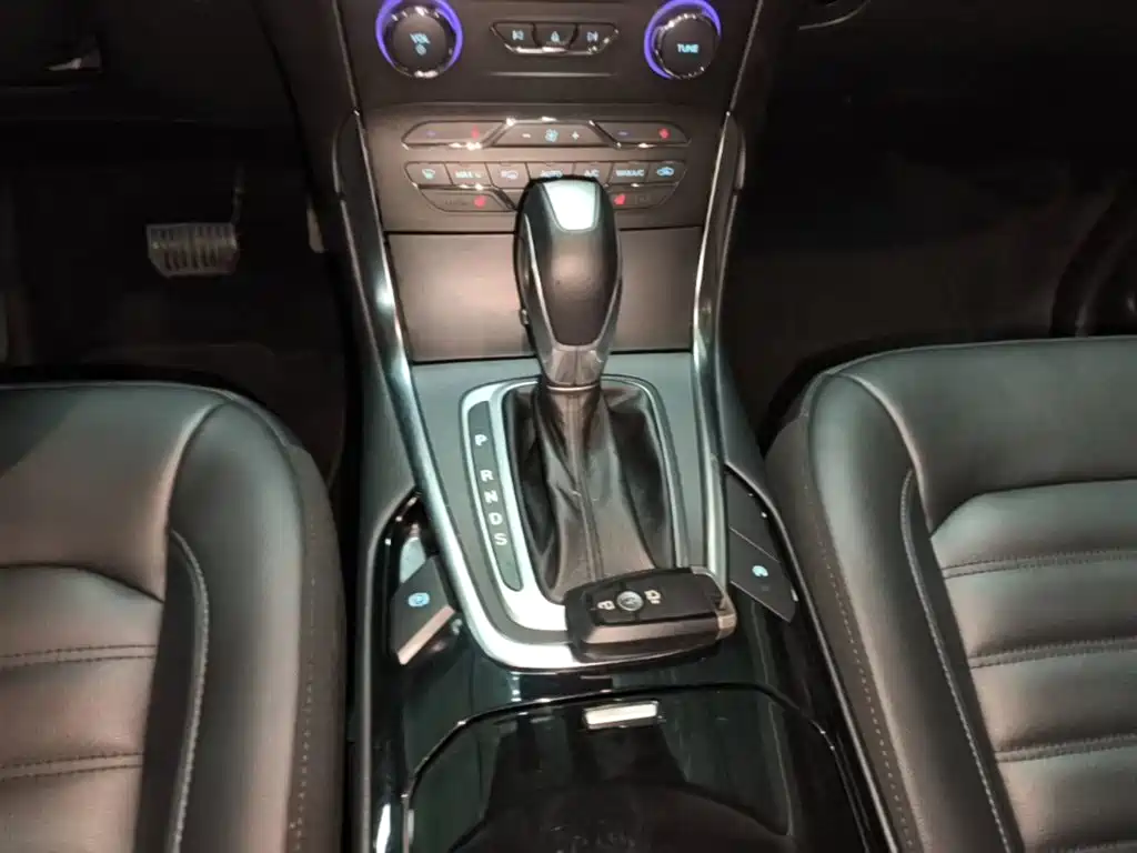 Ford Edge — миниатюра 14