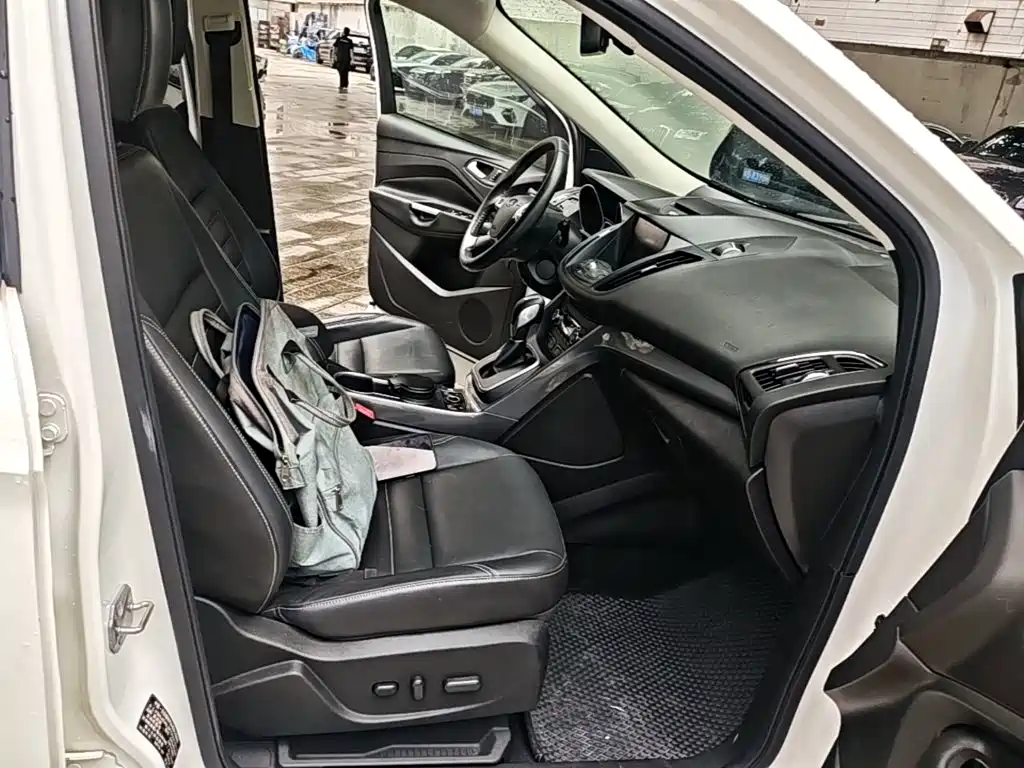 Ford Kuga — миниатюра 9