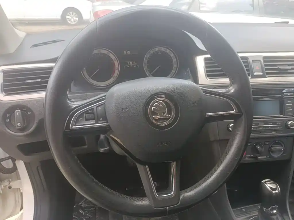 Skoda Rapid — миниатюра 11