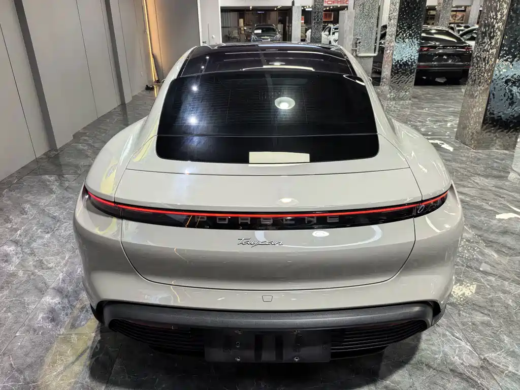 Porsche Taycan — миниатюра 5