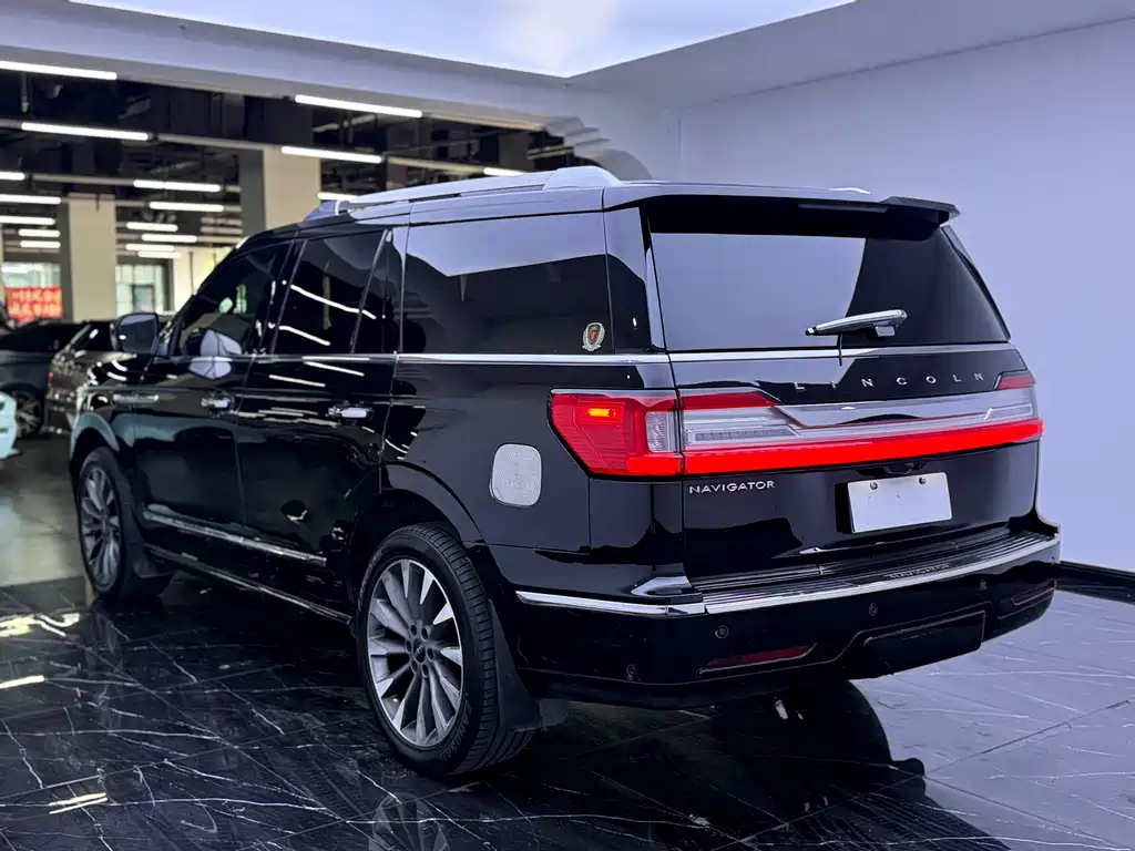 Lincoln Navigator — миниатюра 23