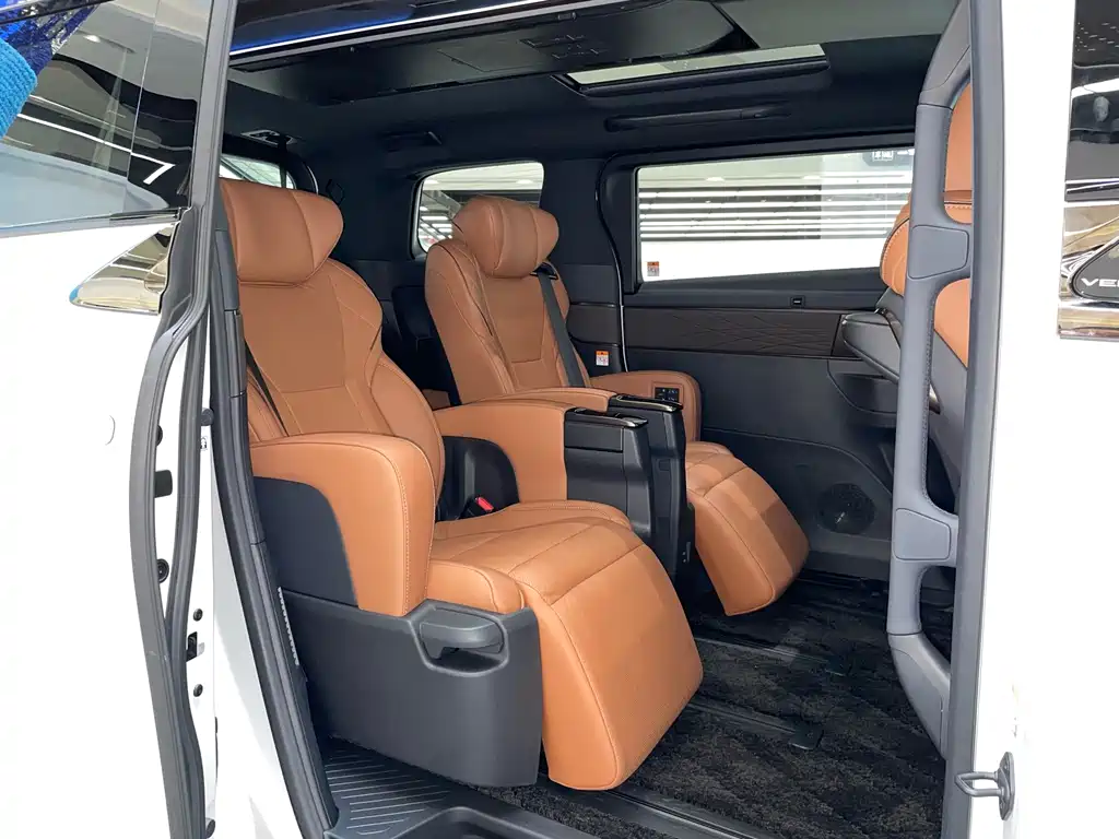 Toyota Vellfire 2024 2.5L Executive