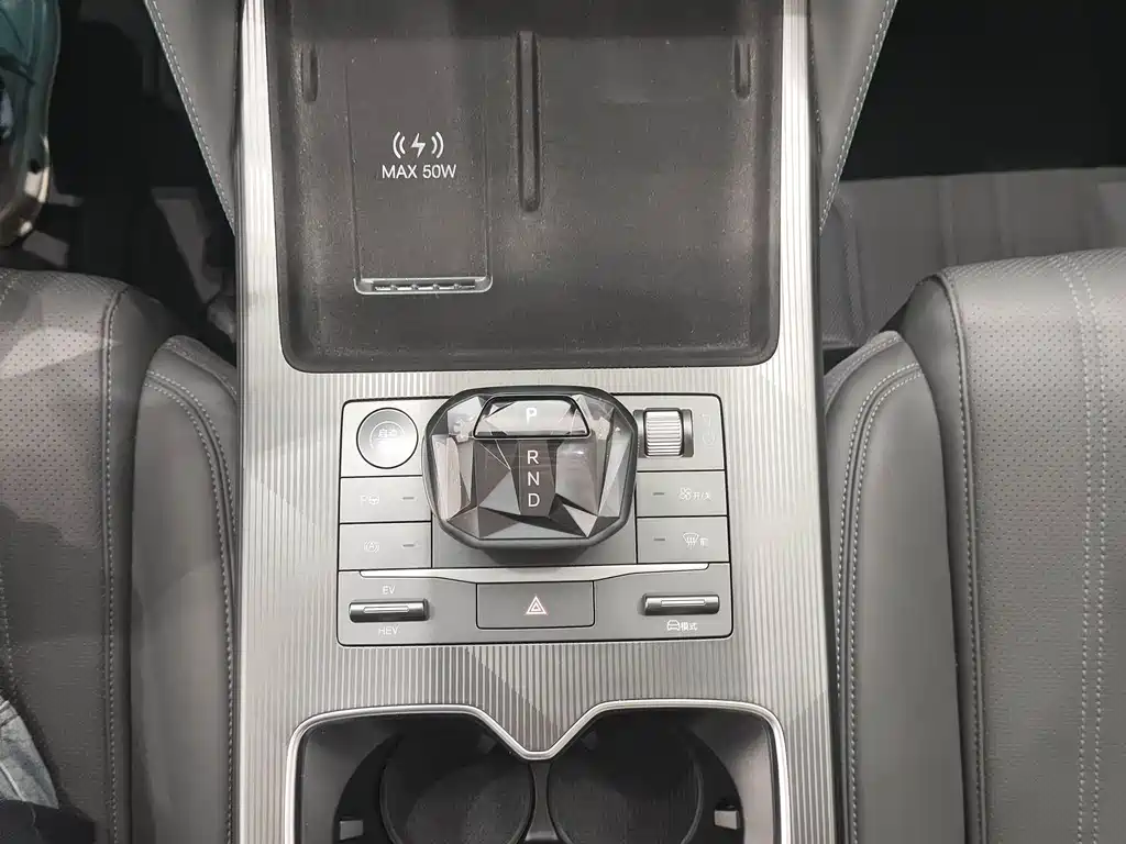 BYD L DM-i — миниатюра 13