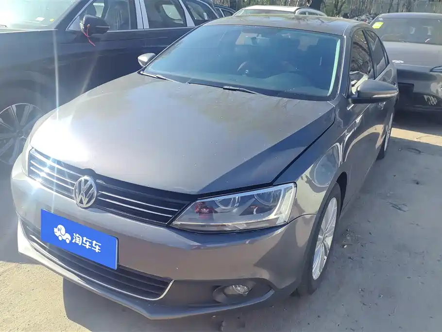 Volkswagen Sagitar 2014