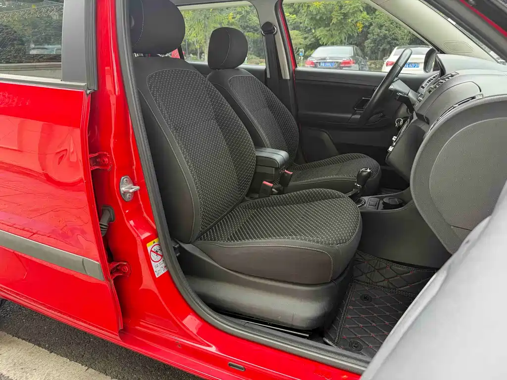 Skoda Fabia — миниатюра 12