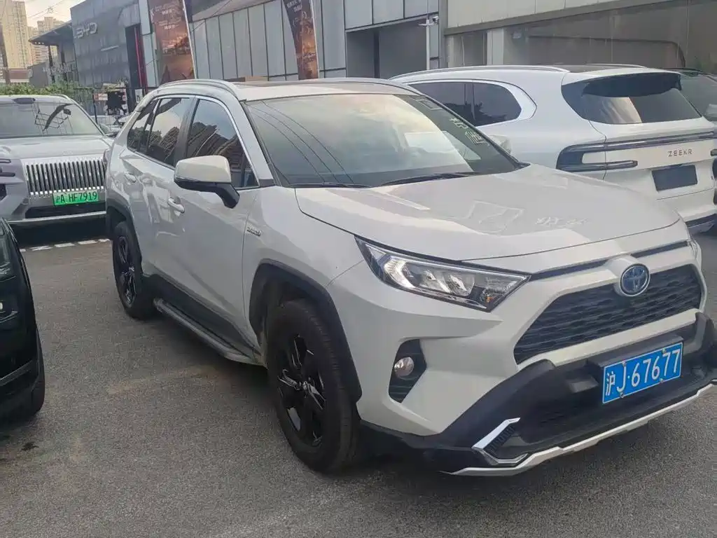 Toyota RAV4 — миниатюра 3