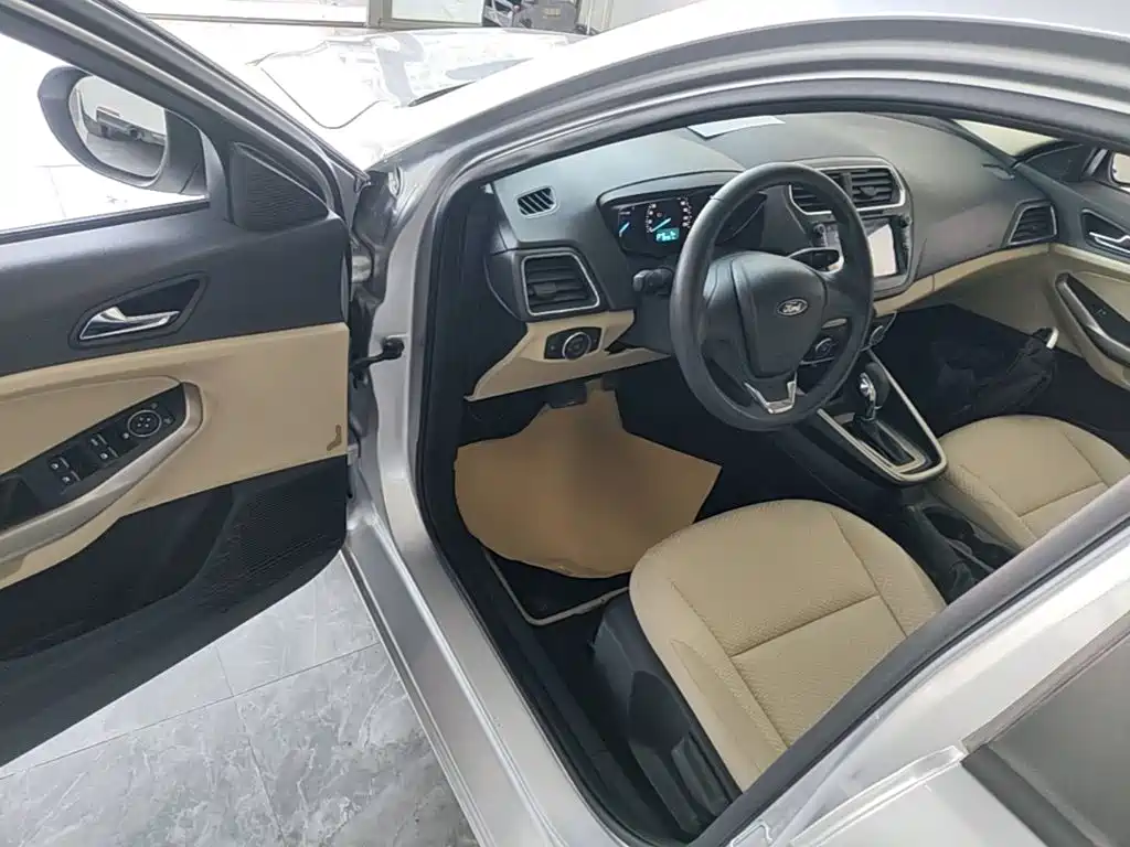 Ford Escort — миниатюра 16