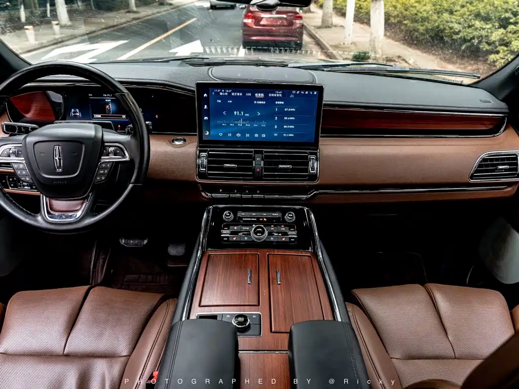 Lincoln Navigator — миниатюра 3