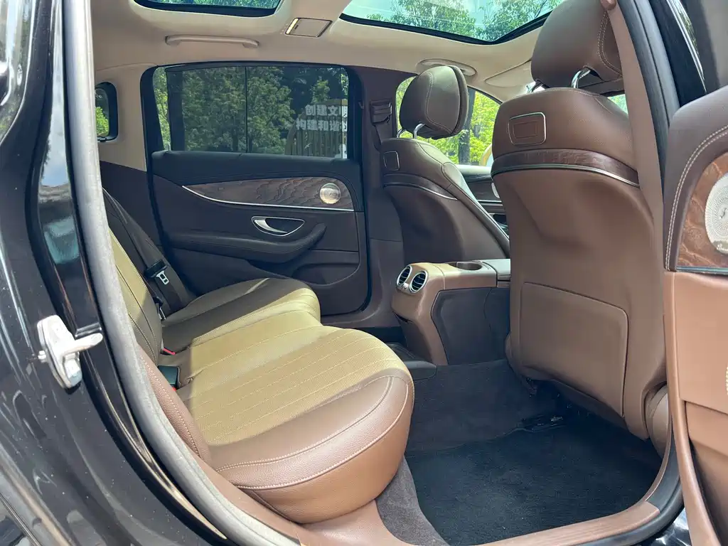 Mercedes-Benz E-Class — миниатюра 19