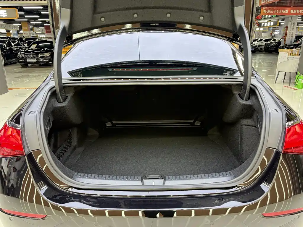 Mercedes-Benz E-Class — миниатюра 15