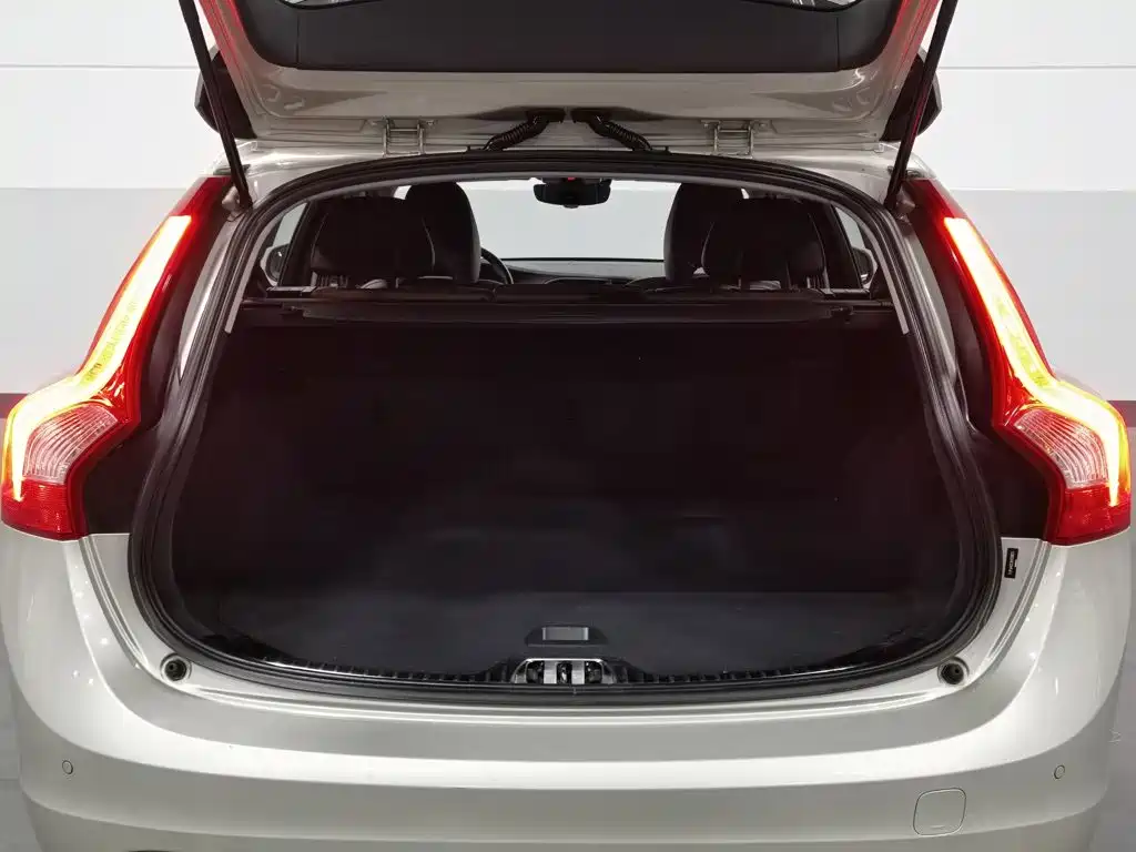 Volvo V60 — миниатюра 16